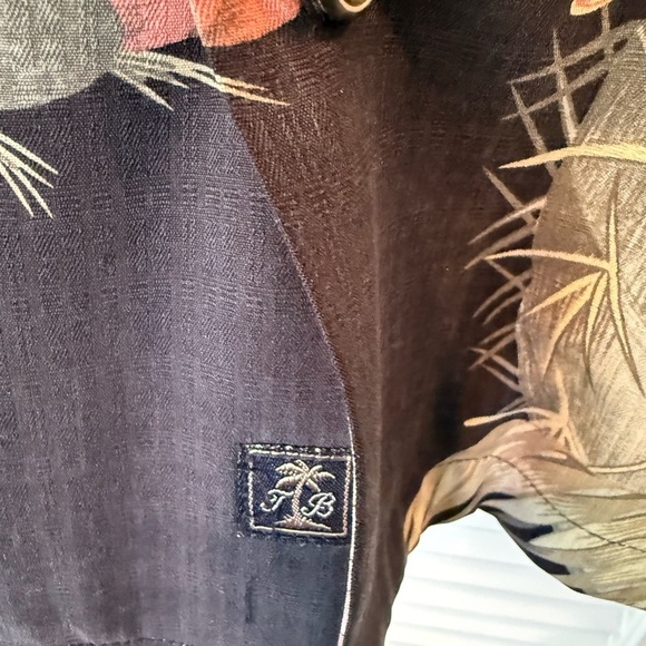 Tommy Bahama Men’s 100% Silk Hawaiian Shirt in Size XXL - Picture 6 of 8